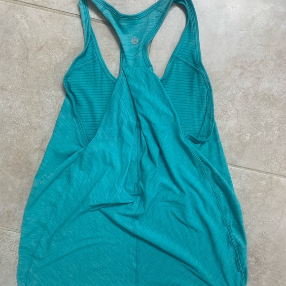 Lululemon tank top size 4 - Picture 2 of 2